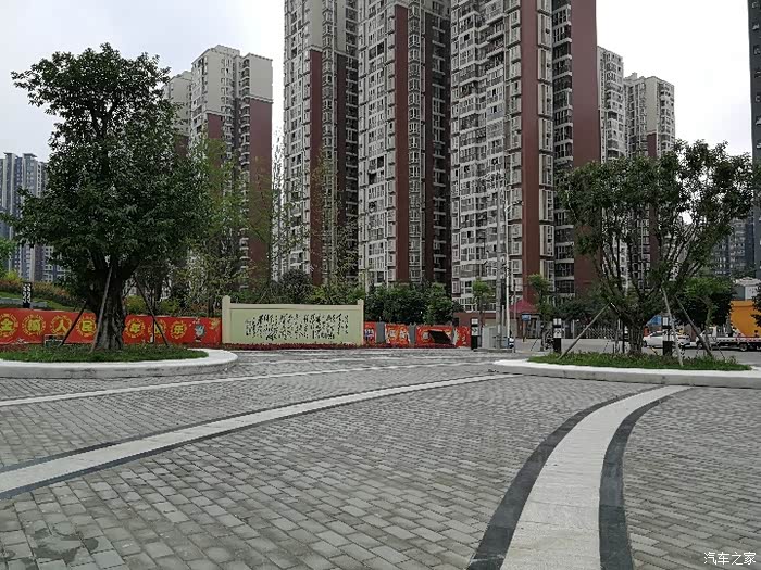 打卡红光书香广场吃水不忘挖井人