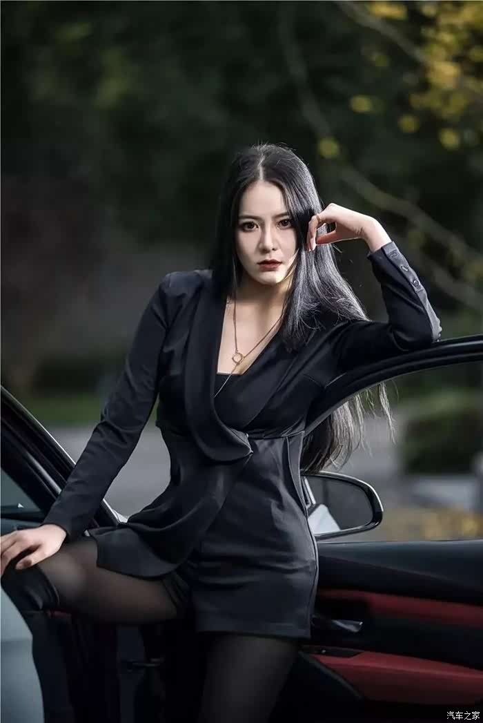 看气质美女陪伴bmw3系演绎绅士优雅战斗灰宝马328i