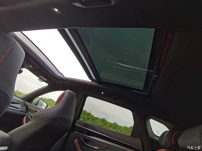 说真的,宋plus的天窗真的很大,有一种比唐还大的那种感觉,这个全景