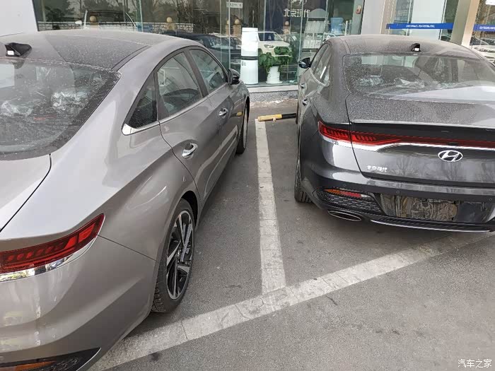 雅致灰和太空灰的区别