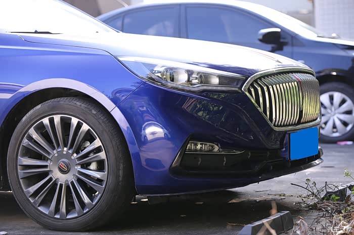 看一看我的红旗h5这个蓝精灵还是很帅的