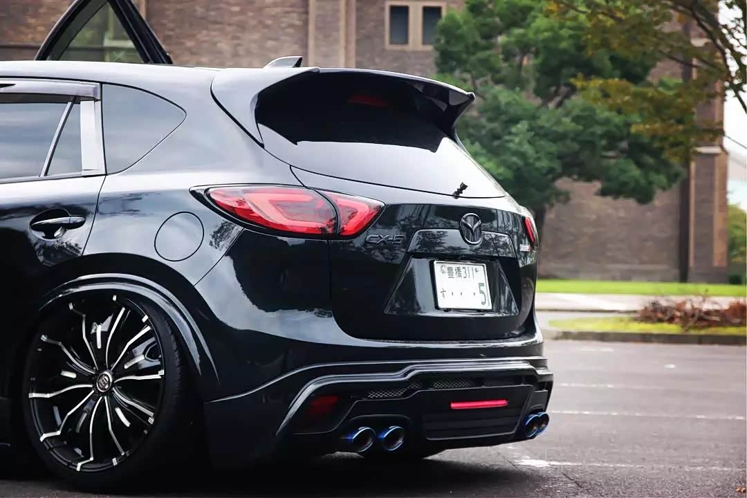 低趴的姿态,加上尾部双边共四出的排气,让人很难想象这是suv_马自达cx