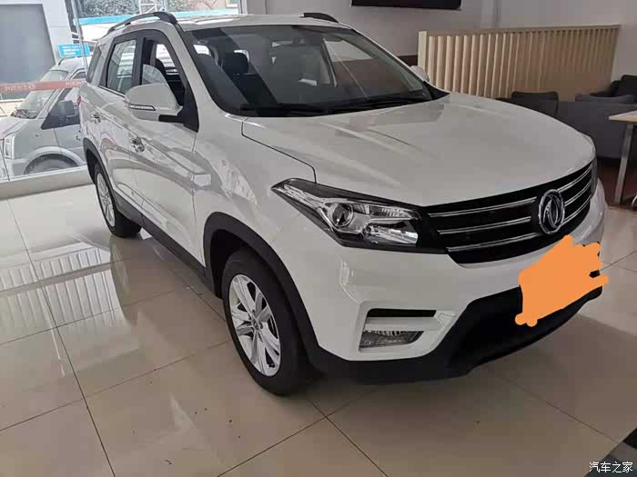 东风风光560,七座suv,性价比比较高,比较喜欢这一款.