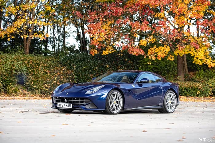 【图】蓝色的法ferrari f12,在这样的美景下,那就更加炫酷_法拉利论坛