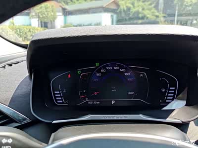 清楚且注重细节的仪表盘,让你清楚明白知道你小车的近况.