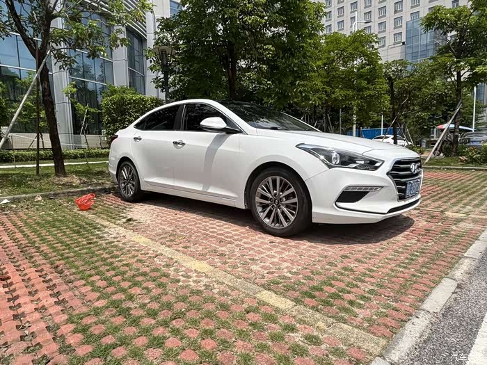 出个人一手车17款名图智能型