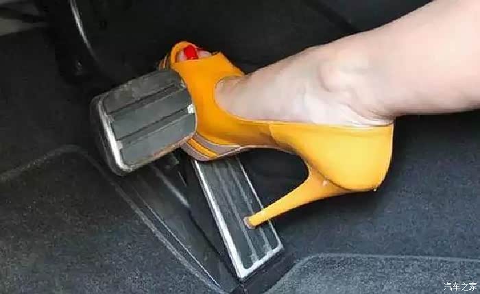 开车穿鞋有讲究! 穿这几种鞋,小心酿大祸