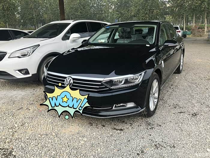 迈腾的侧面看起来也是相当漂亮!