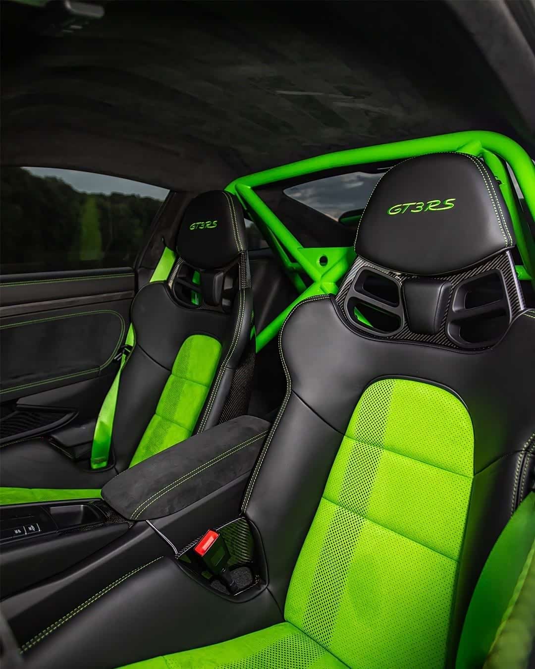 保时捷911gt3绿色还是很不错的