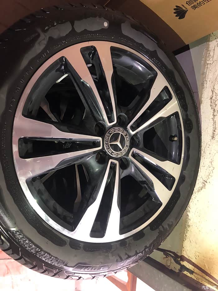 出售奔驰c200标轴17寸轮毂轮胎先到先得