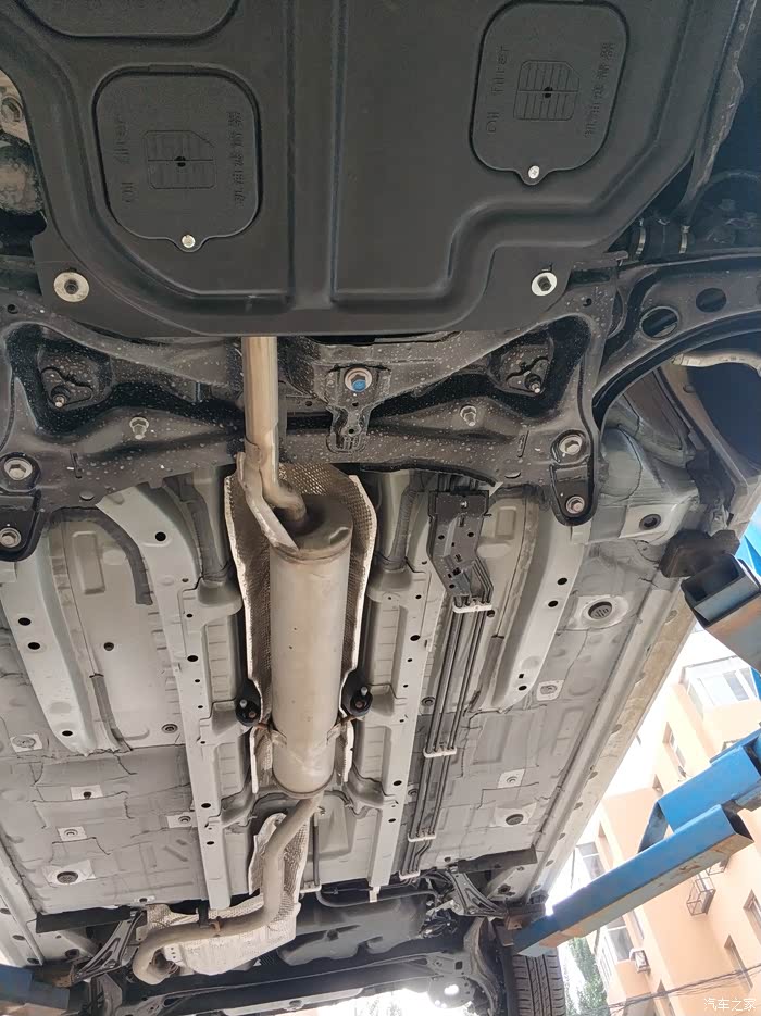 看了下底盘装甲做的有点粗糙