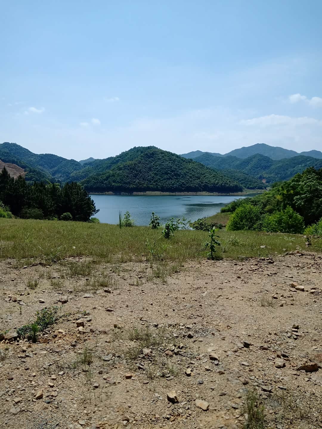 合东水库自驾游小姐姐当车模一