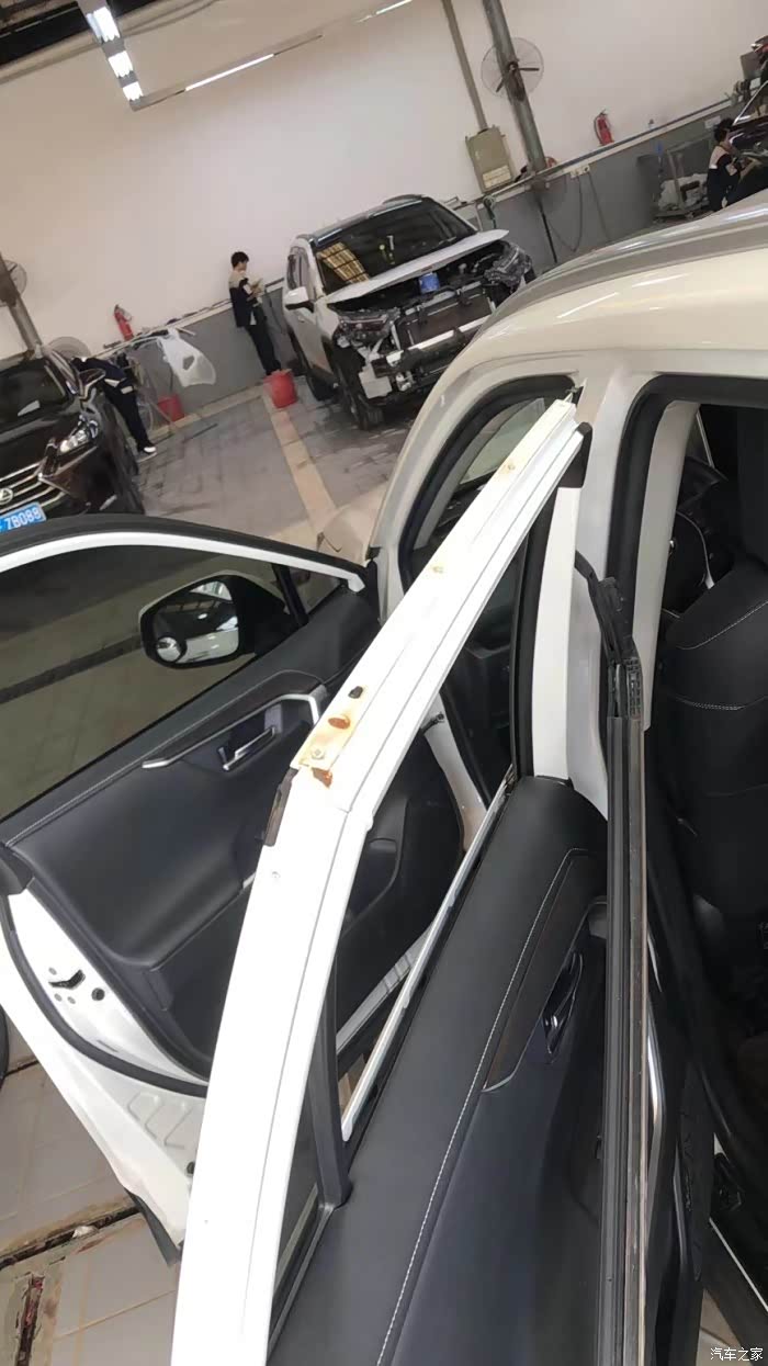 rav4荣放车门普遍生锈没上牌的新车也难逃一锈