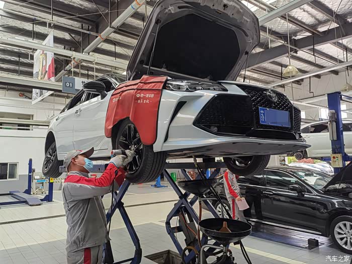 亚洲龙两万公里保养作业