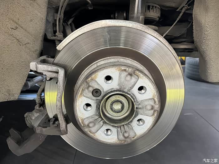 【图】20款325li 27000km更换后刹车片作业_宝马3系论坛_汽车之家论坛