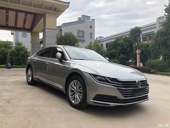 请问380魅颜可以选装19寸黄金海岸轮毂吗?