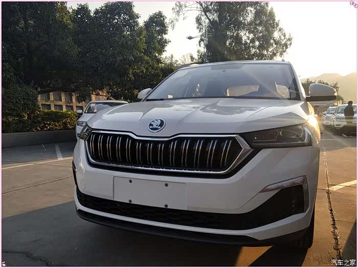 白色柯米克gt静态欣赏