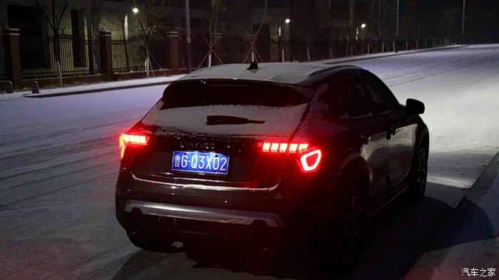 【图】车流中炫酷的身影--02的夜间灯光篇._领克02论坛_汽车之家论坛