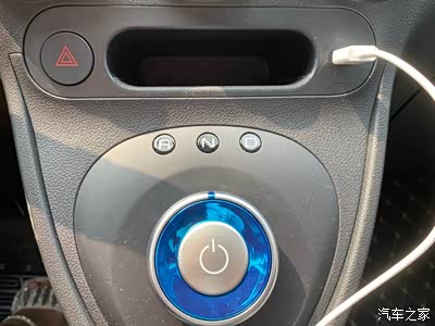 送男友去机场,偶遇同款小车车是什么心情