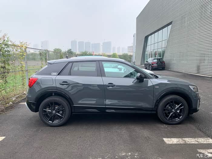 q2纳诺灰还是锰石黑?