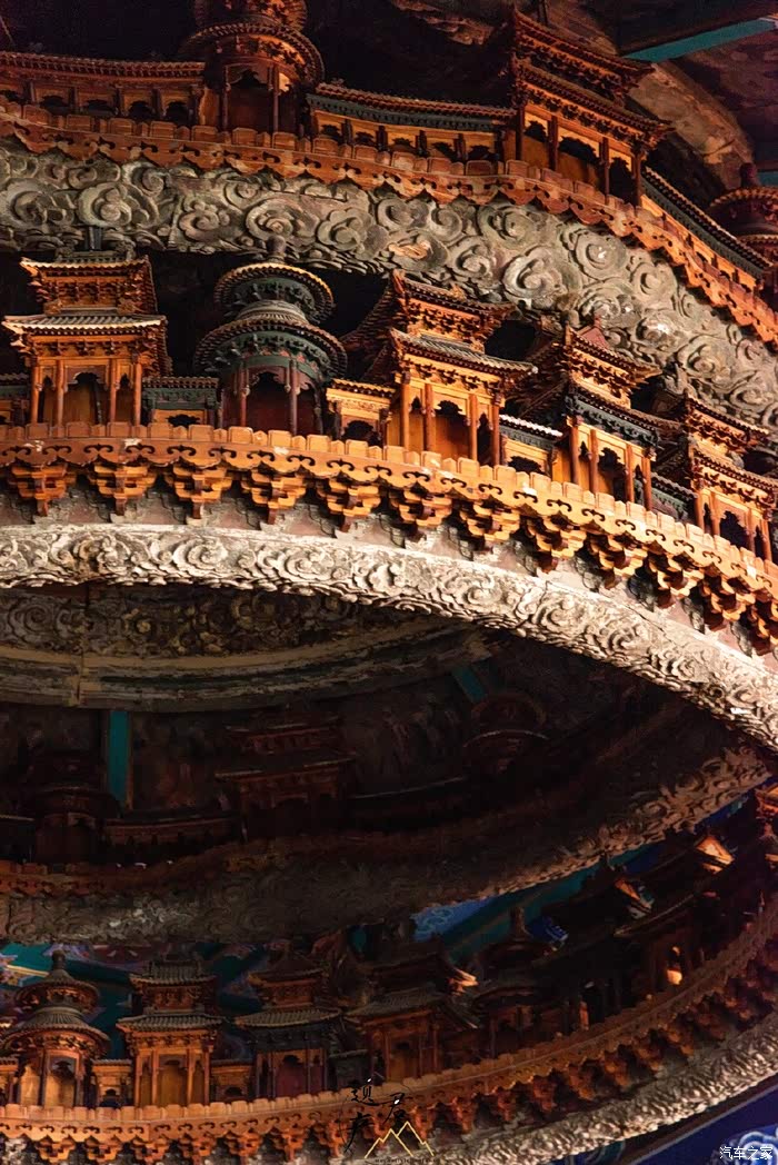 北京古建筑博物馆收藏了一件明代隆福寺正觉殿的藻井