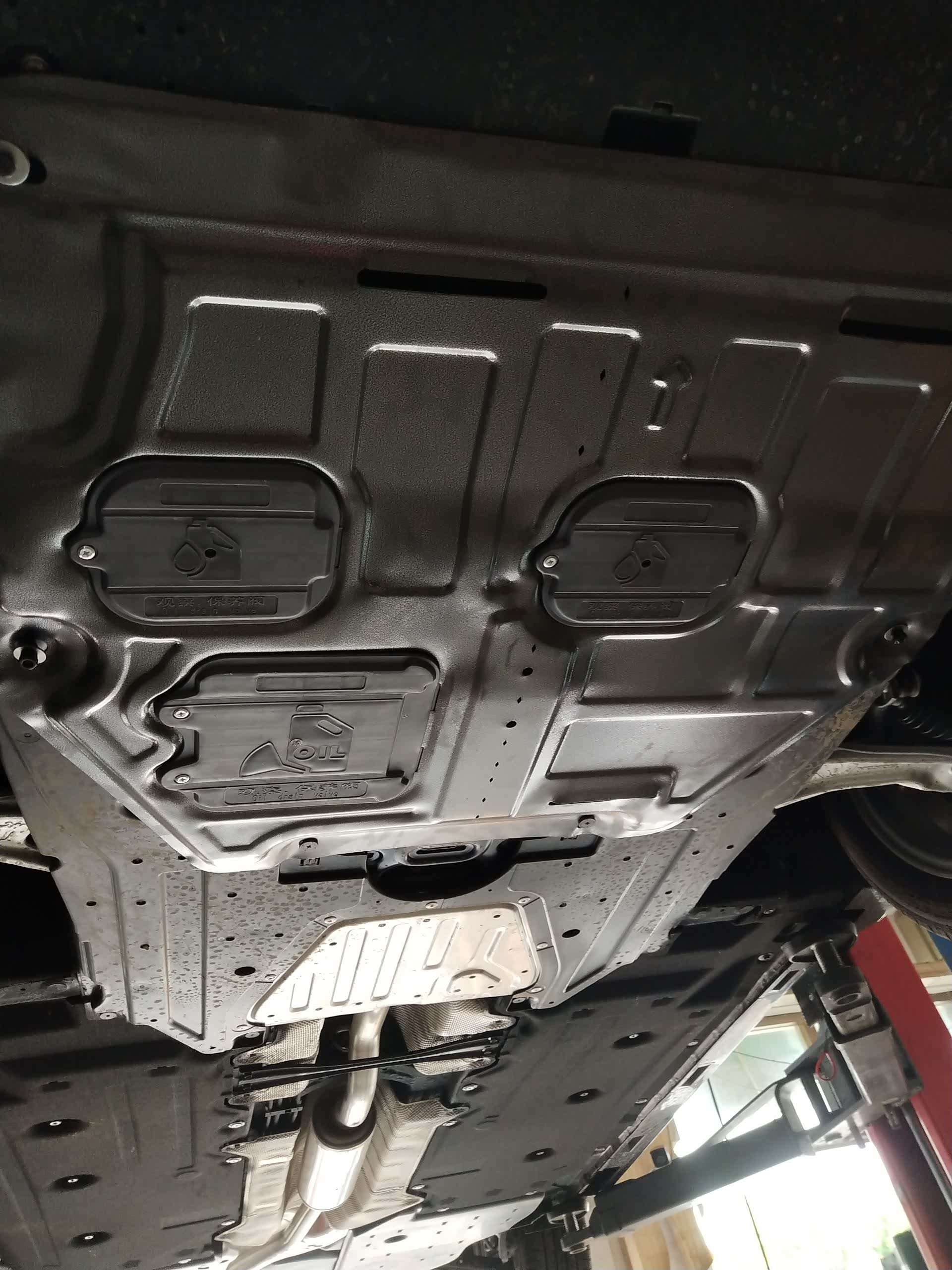 英诗派原车有护板么?