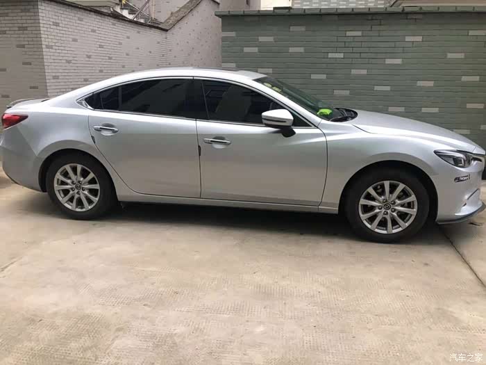 银色阿特兹人生中的第一辆车