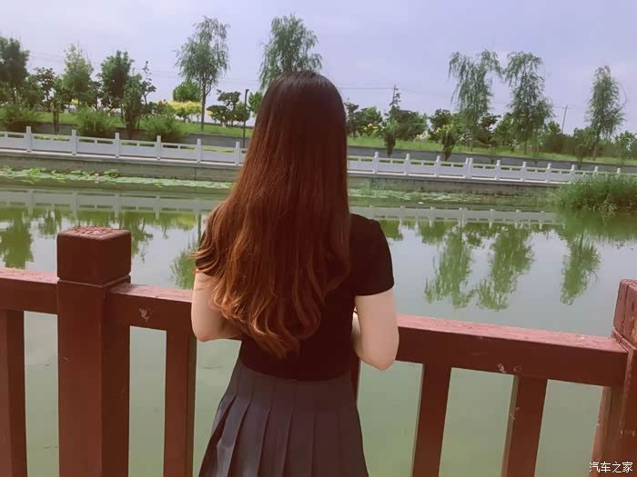 佳人美景开车出去吹吹风