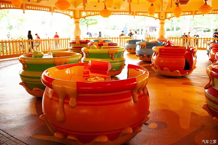 原创开探界者带孩子去迪士尼共度她人生第一个万圣节奇妙夜