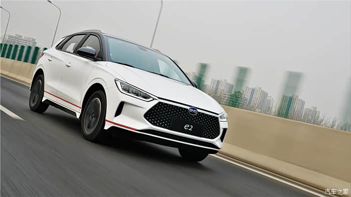 主打年轻人的高颜值电动车试驾比亚迪e2