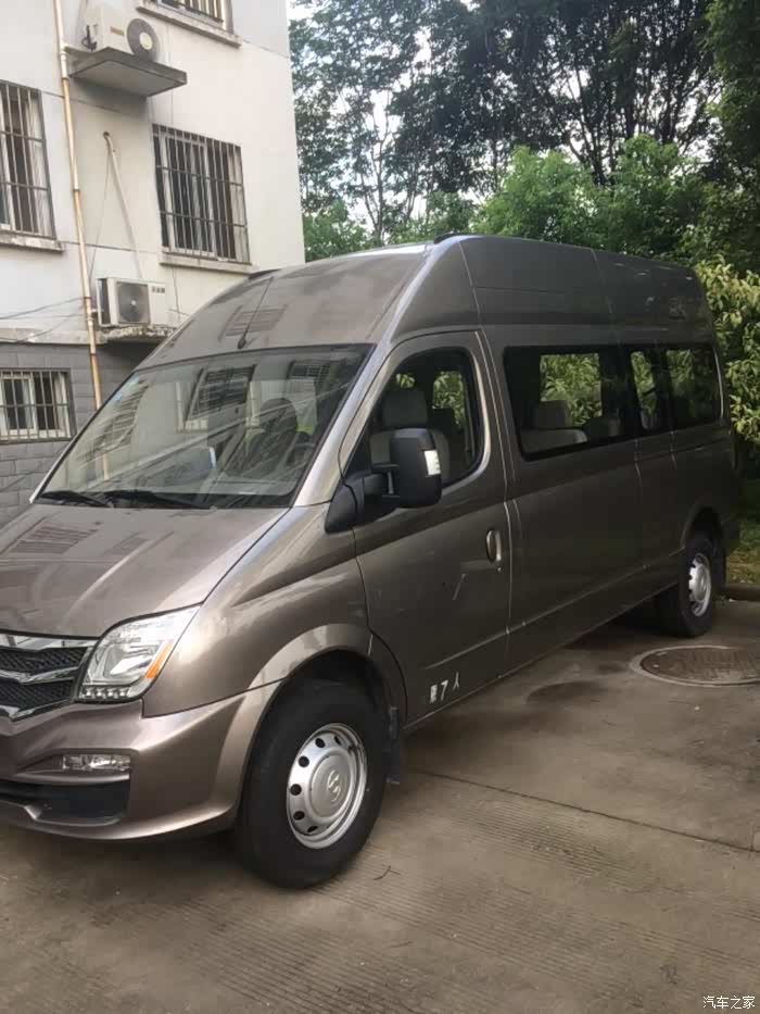 整1年7坐大通小型客车换房车