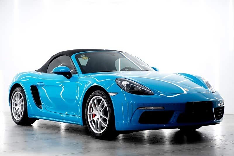 蓝色与红色搭配,妖艳十足