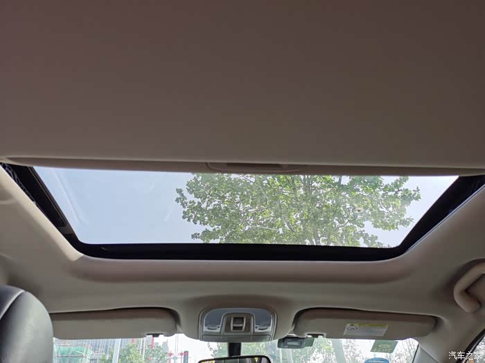 虽然是小天窗但是也够用了.