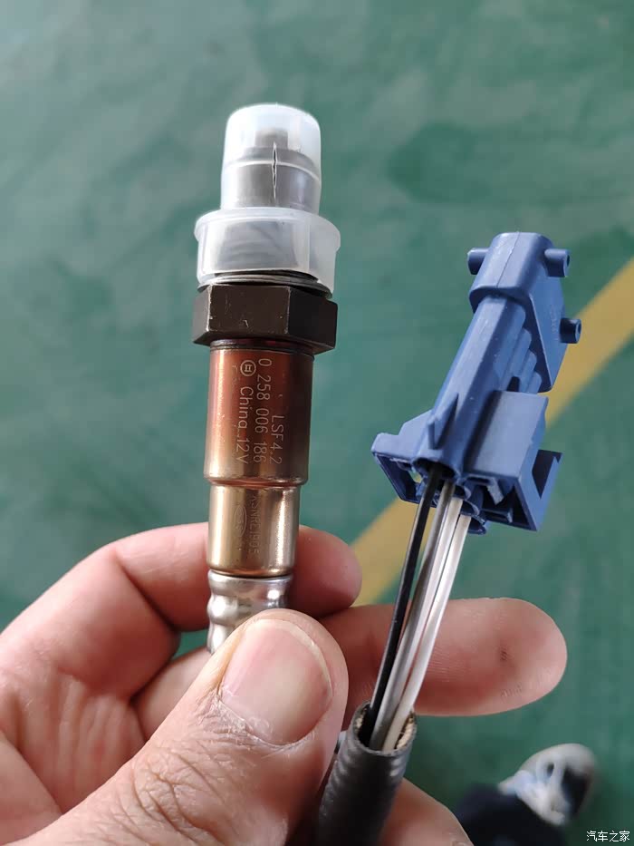 后氧传感器这个颜色正常吗