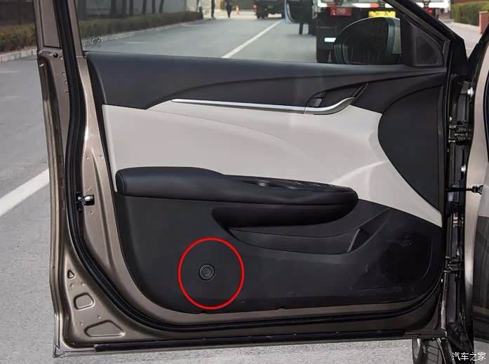 请问怎么从车内打开后备箱啊?英朗2017款自动豪华型