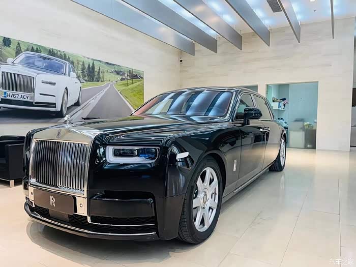 第八代劳斯莱斯幻影4座加长版,黑红搭配,完美绝伦!