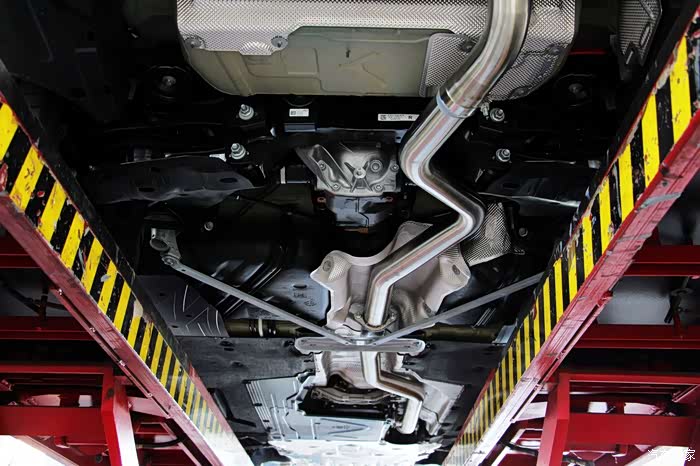 骚蓝宝马4系排气改装案例分享一键换装西装暴徒