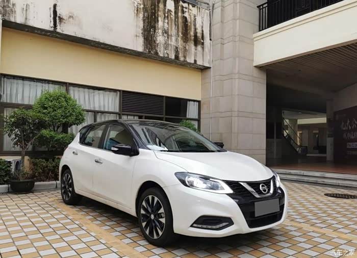 白色骐达好看实用的两箱车