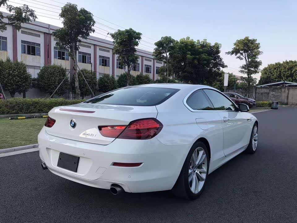 14年的白色轿跑宝马m640