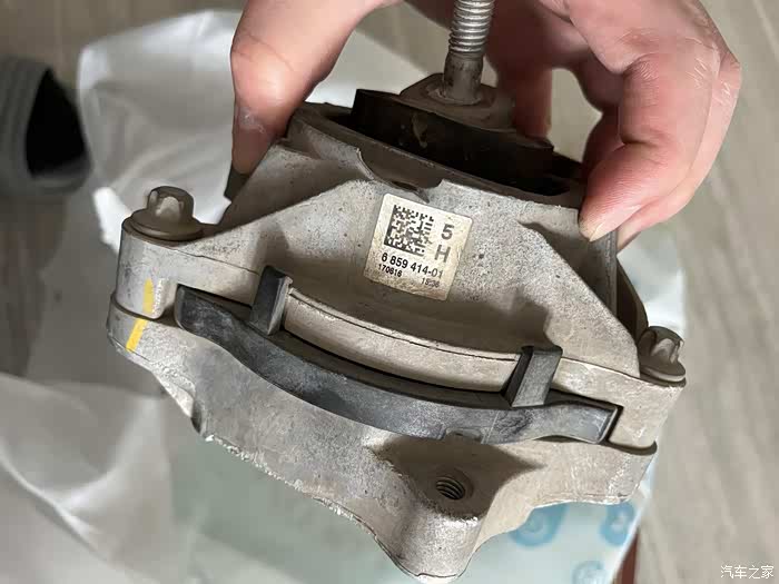 【图】b48 72000公里更换两个机脚垫～_宝马3系论坛_汽车之家论坛