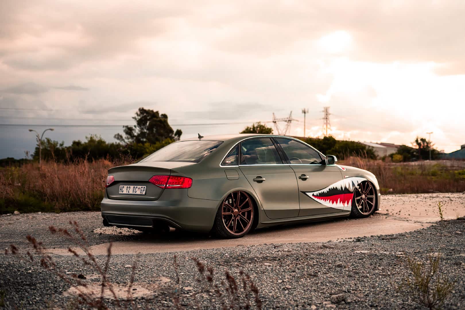 一枚哑光绿奥迪s4漂亮否