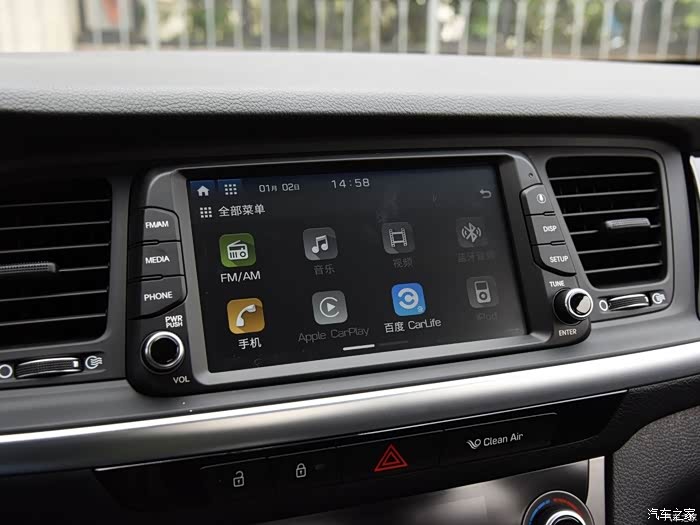 长按中控屏左边按钮2-3秒,屏幕切换成钟表模式,即为关闭音乐,按此键一