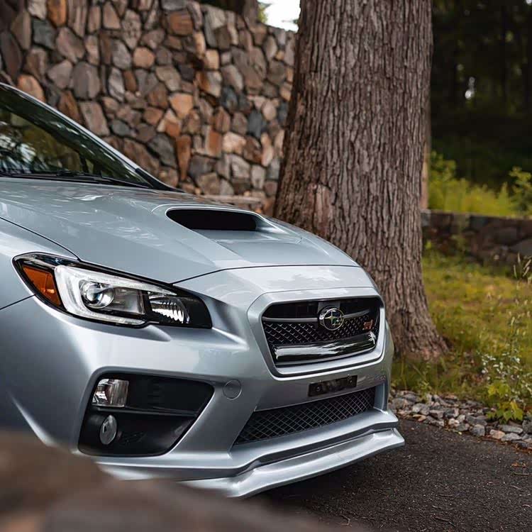 斯巴鲁翼豹sti11代改装,这个姿势好帅,银色真的干净漂亮