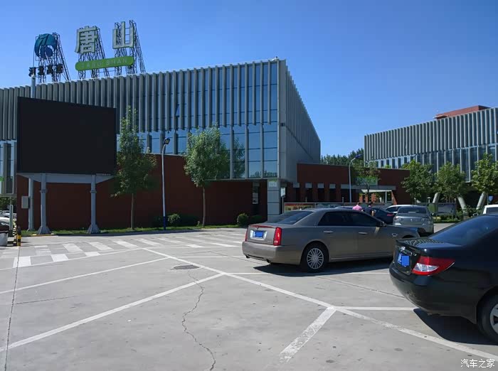 2016年9月8日,中午,这是出发时,小3在河北省的唐山服务区.