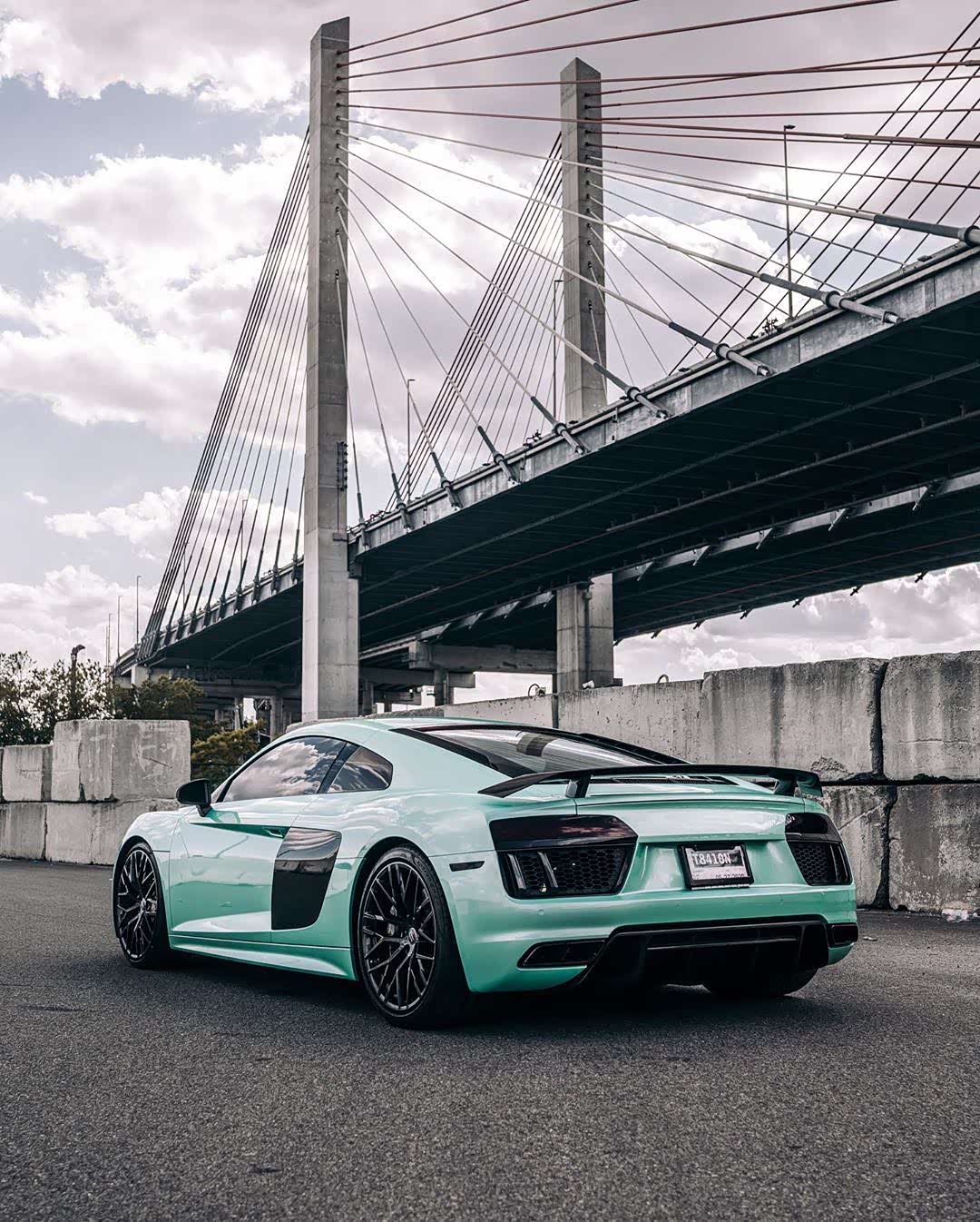 奥迪r8v10plus薄荷绿和这个夏天很配