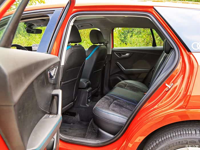 全新奥迪q2l#户外试驾体验奥迪q2l定位是紧凑型的suv 后排空间野沣
