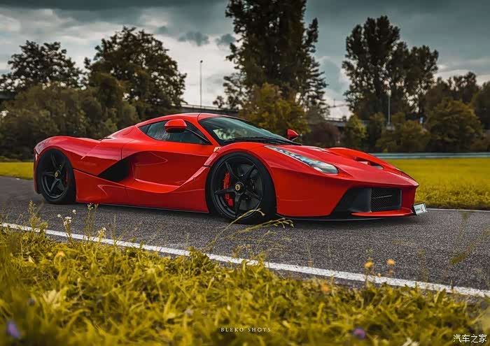 ferrari laferrari红色辣马,气场强大.