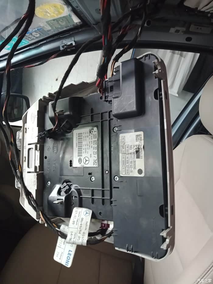 奔驰b200天窗维修拆解详细流程