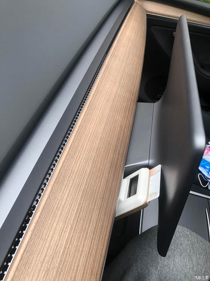 特斯拉y标续etc放哪里好看ps手套箱