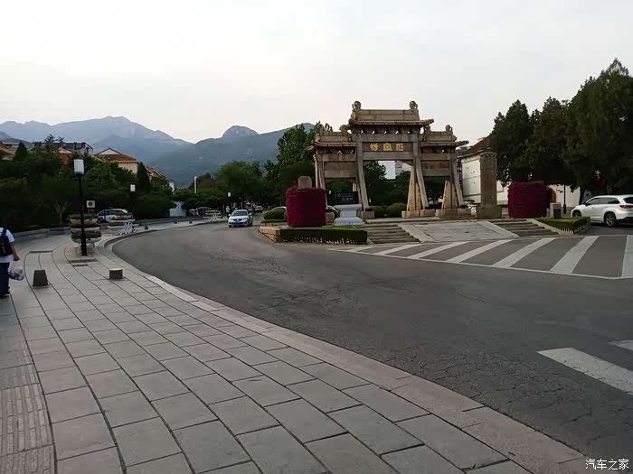 我想有点理常识,都应该知道:东岳泰山,西岳华山,北岳恒山,中岳嵩山